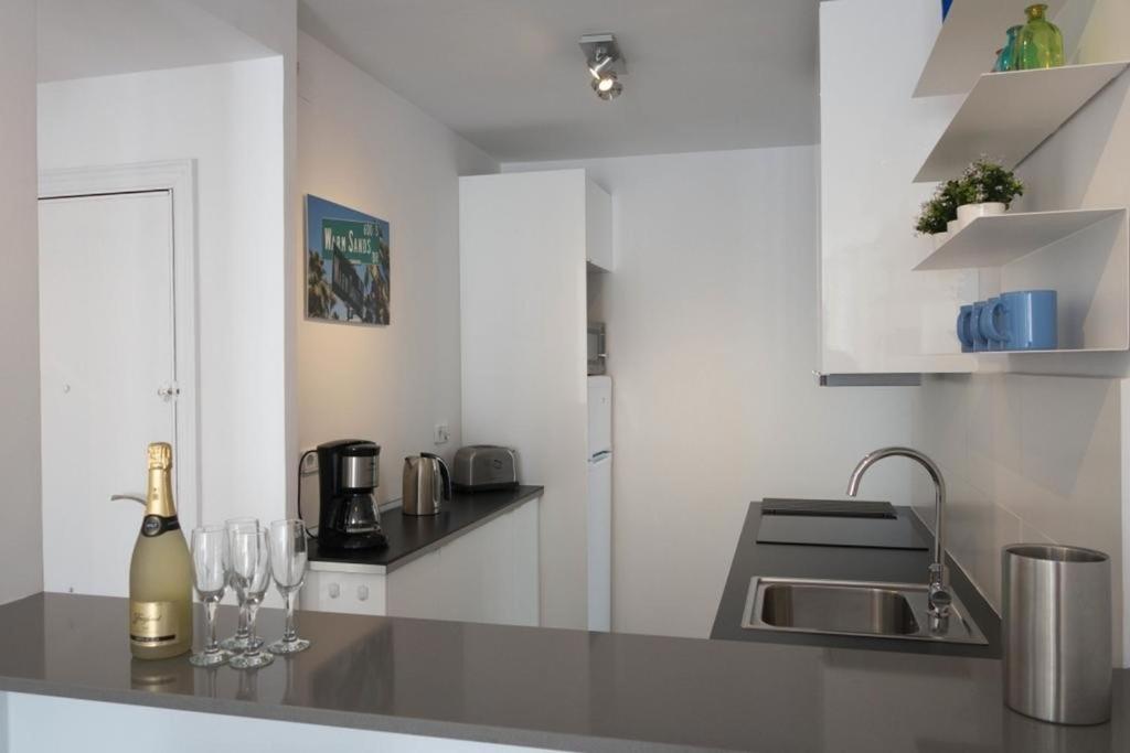 Warm Sands Apartment By Hello Homes Сиджес Экстерьер фото